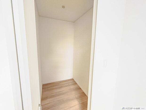 ウォークインクロゼットのある住まいで収納上手な生活。