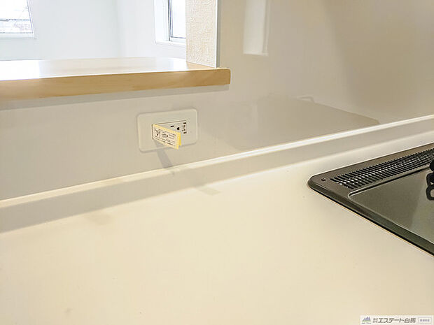 キッチン作業台付近の便利なコンセント