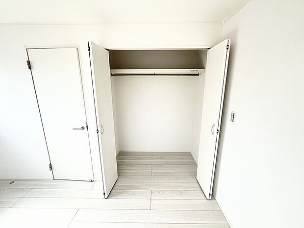 白を基調としたすっきりとした空間に、心地よいゆとりを感じる佇まい。