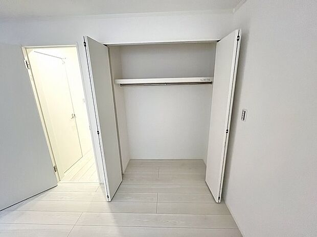 白を基調としたすっきりと端正な空間が心地よい穏やかな佇まいです