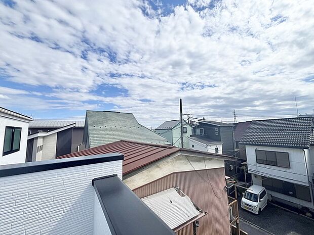 どこまでも広がる空を身近に感じられる開放的な景色が日常に心地よいゆとりをもたらします
