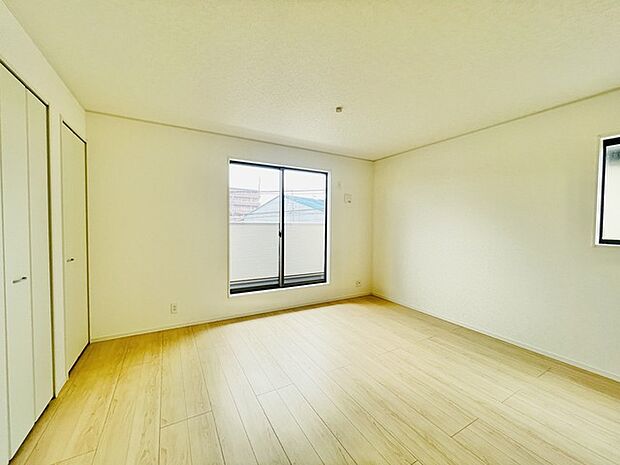 ご家族みんながゆったりくつろげる広々リビング。 