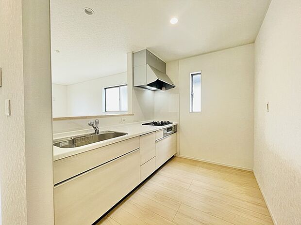 お子様と並んで料理をしても余裕のゆとりのキッチン 