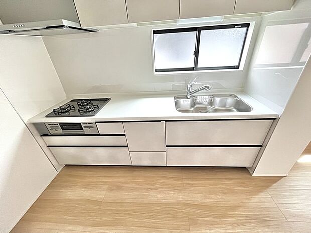 お子様と並んで料理をしても余裕のゆとりのキッチン 