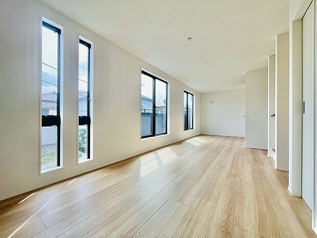 開放感と採光にこだわった広々LDK。