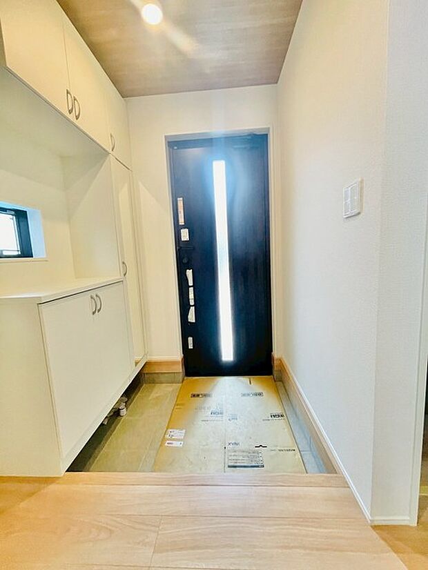 玄関をスッキリ整理。いつも気持ち良く使える玄関収納ボックス付き。