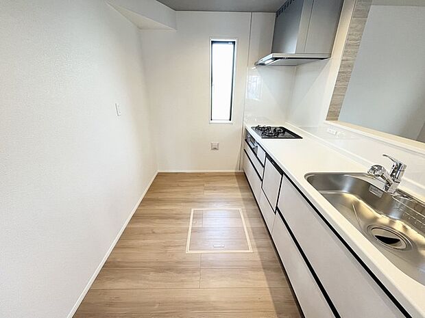 お子様と並んで料理をしても余裕のゆとりのキッチン 