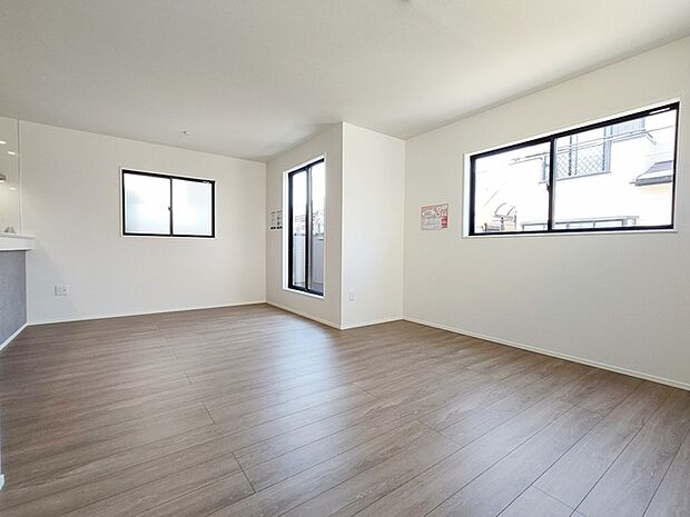 ご家族みんながゆったりくつろげる広々リビング。