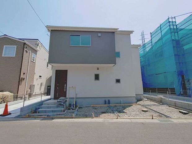 洗練された色使いが印象的な、周囲の景観とも調和するモダンな外観が日々の暮らしを豊かに彩ります。