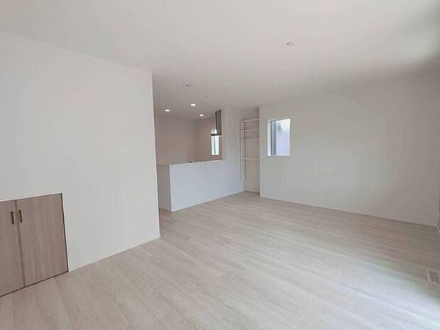 余計な要素を削ぎ落としたシンプルな空間が、住まう方の感性に寄り添う穏やかな暮らしを叶えます。