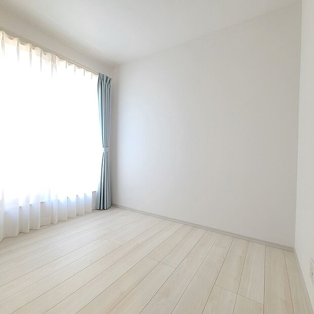 洋室は子供部屋にもちょうどいいサイズ感。
