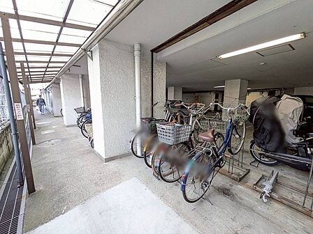 駐輪場 