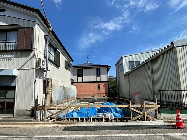 JR京浜東北・武蔵野線「南浦和」駅東口徒歩1分、提携駐車場もあります。エステート白馬南浦和店までお気軽にお問い合わせください。
