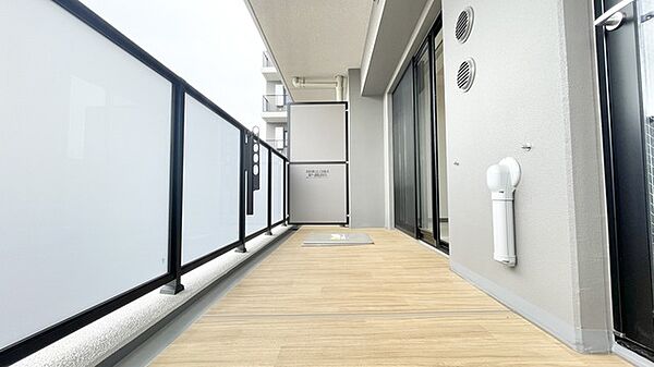 洗濯物を沢山干せるゆとりのバルコニー