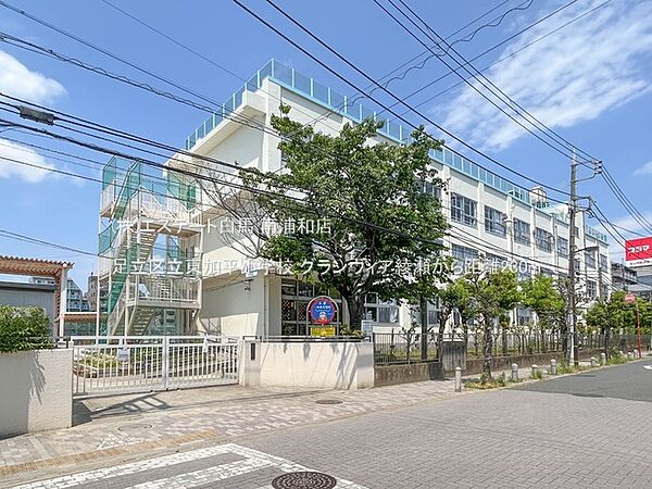 足立区立東加平小学校（230m）