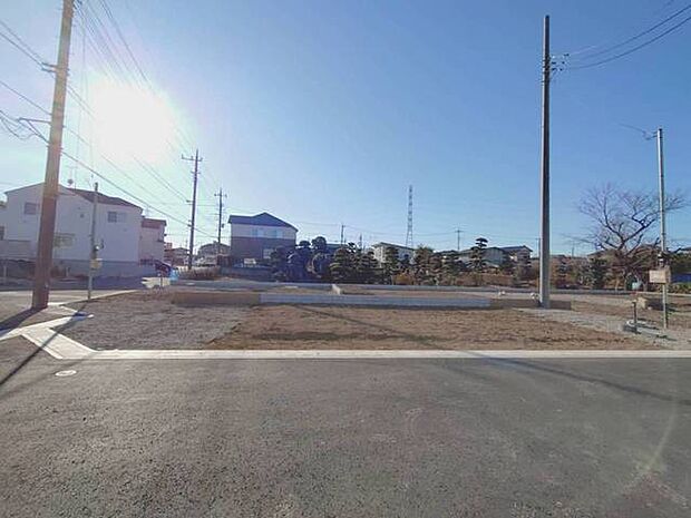 前面道路含む外観