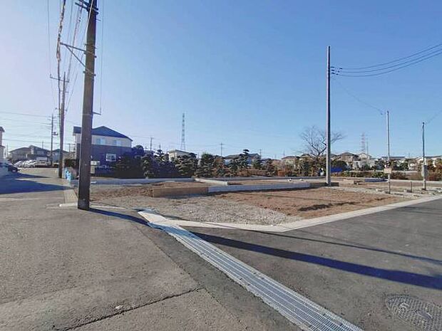 前面道路含む外観