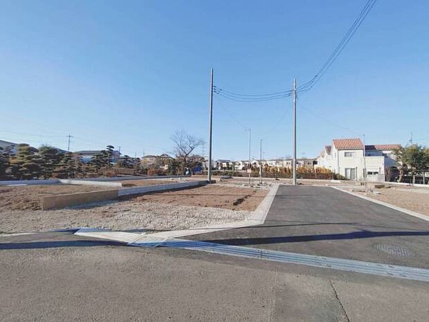 前面道路含む外観