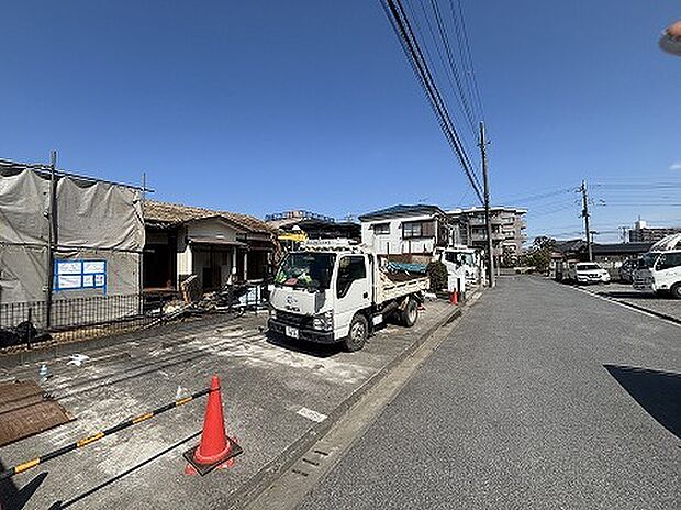 前面道路含む外観