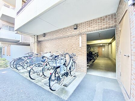 駐輪場 