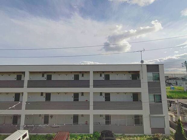 どこまでも広がる青空を大きく見渡せる、心地よい開放感に満ちた住まいです。