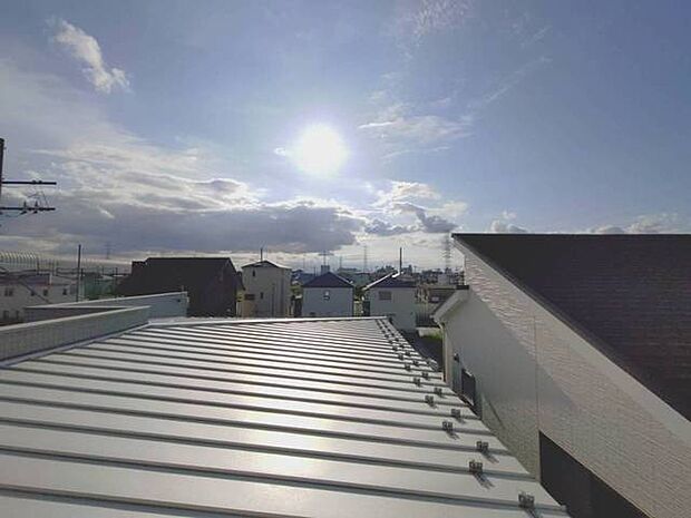 遮るもののない抜けた空が広がり、心地よい開放感に満たされる穏やかな眺望。