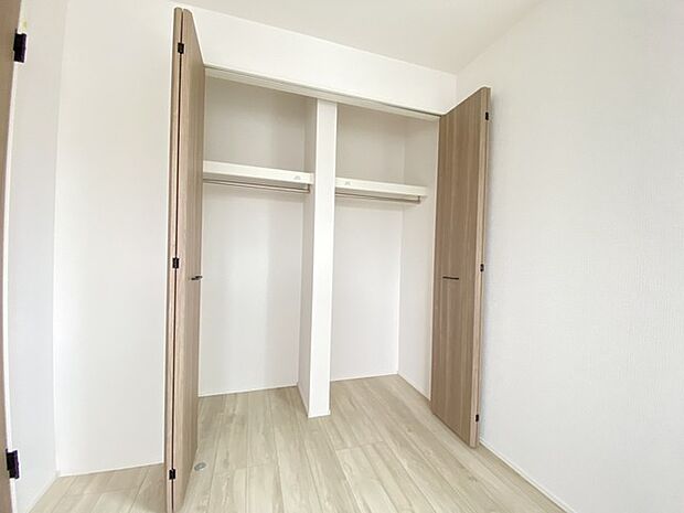 すっきりと整えられた収納スペースが日々の暮らしに心地よいゆとりをもたらします