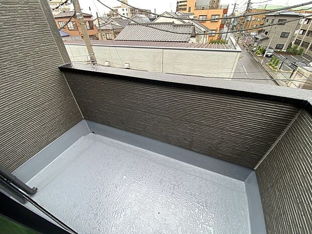 開放的な空を身近に感じられるプライベートな屋外空間です