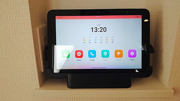 タブレット型インターフォン、モニターを親機として来客対応や録画を行える次世代ドアフォン