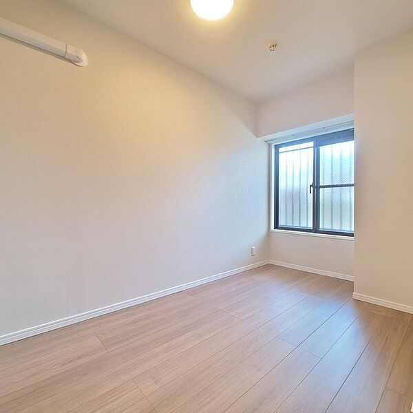洋室は子供部屋にもちょうどいいサイズ感。