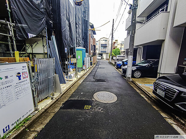 私道奥から前面道路撮影.