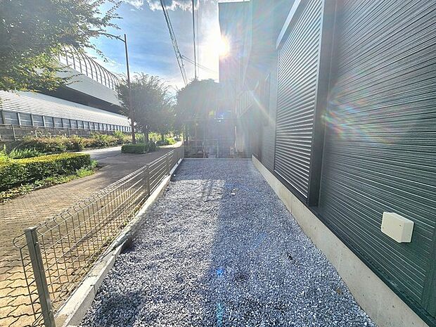 すっきりと整えられた空間が心地よい、穏やかな時間を過ごせる周辺環境です。