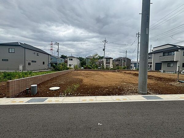 前面道路含む外観