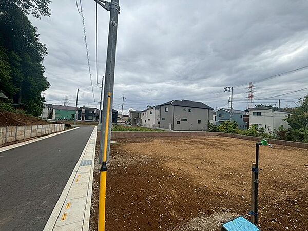 前面道路含む外観