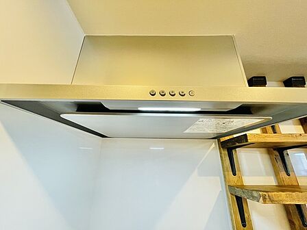 お手入れのしやすいフラットタイプのレンジフードです