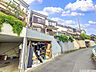 外観：前面道路含む現地写真 