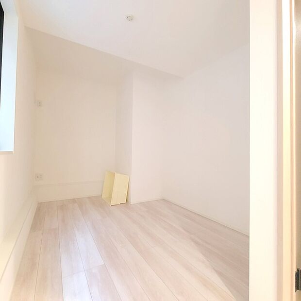 洋室は子供部屋にもちょうどいいサイズ感。