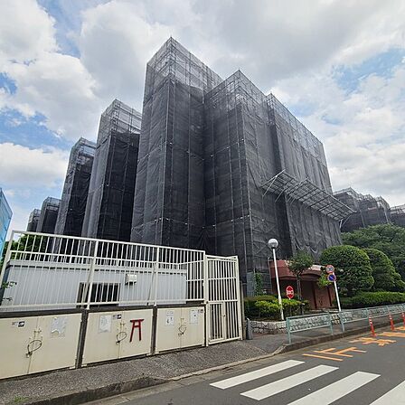 蕨駅徒歩6分の近さ。 忙しい朝が助かる立地。 