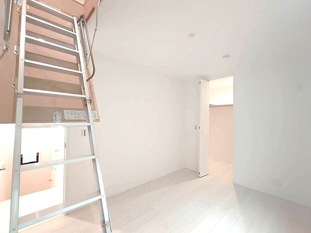 洋室は子供部屋にもちょうどいいサイズ感。