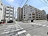 外観：前面道路含む現地写真 