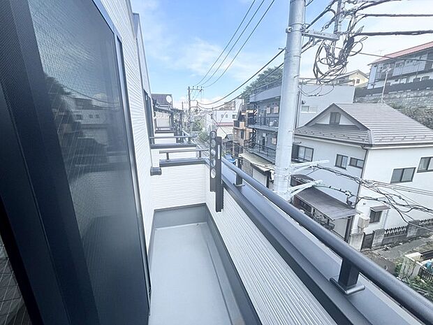 洗濯物を沢山干せるバルコニー