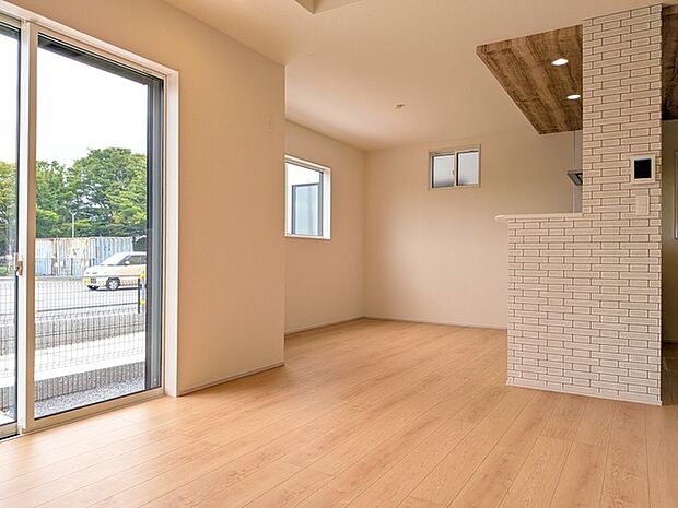 ナチュラルな木目が広がる温かみのある空間が心地よい毎日を演出します 