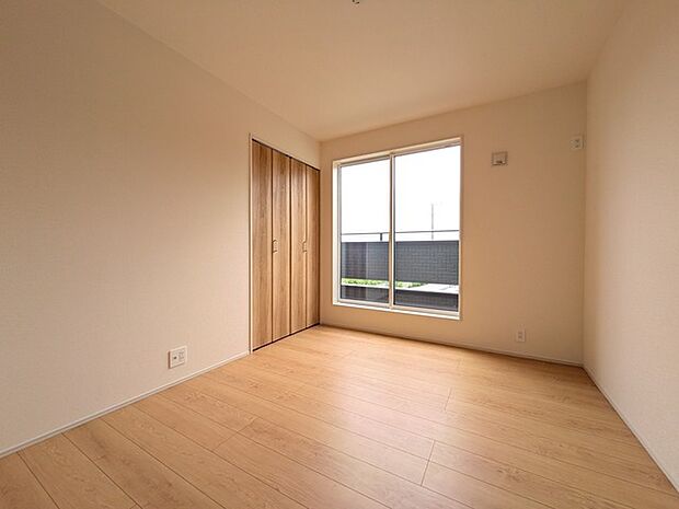 洋室は子供部屋にもちょうどいいサイズ感。