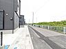 外観：前面道路含む現地写真 