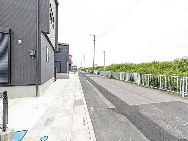 前面道路含む現地写真 