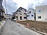 外観：前面道路含む現地写真 