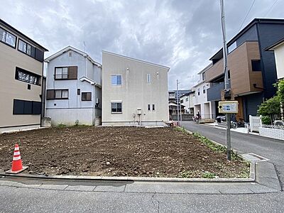 外観:角地につき、開放感に恵まれる住居がここに。 外観:角地につき、開放感に恵まれる住居がここに。