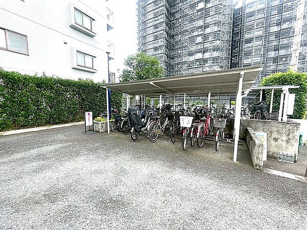 敷地内に駐輪場があります。