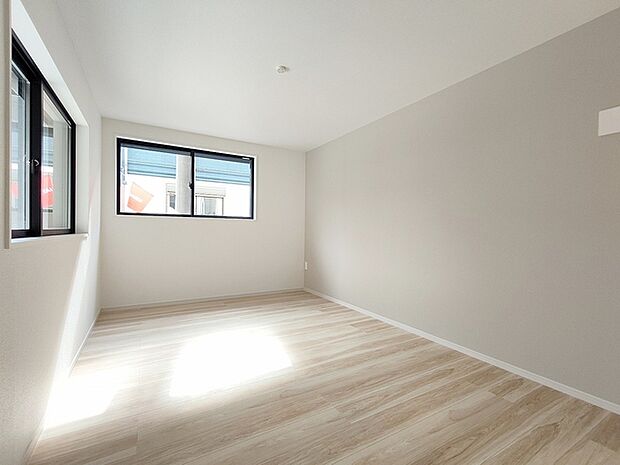 洋室は子供部屋にもちょうどいいサイズ感。 