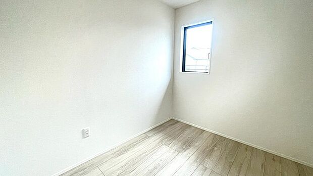 洋室は子供部屋にもちょうどいいサイズ感。